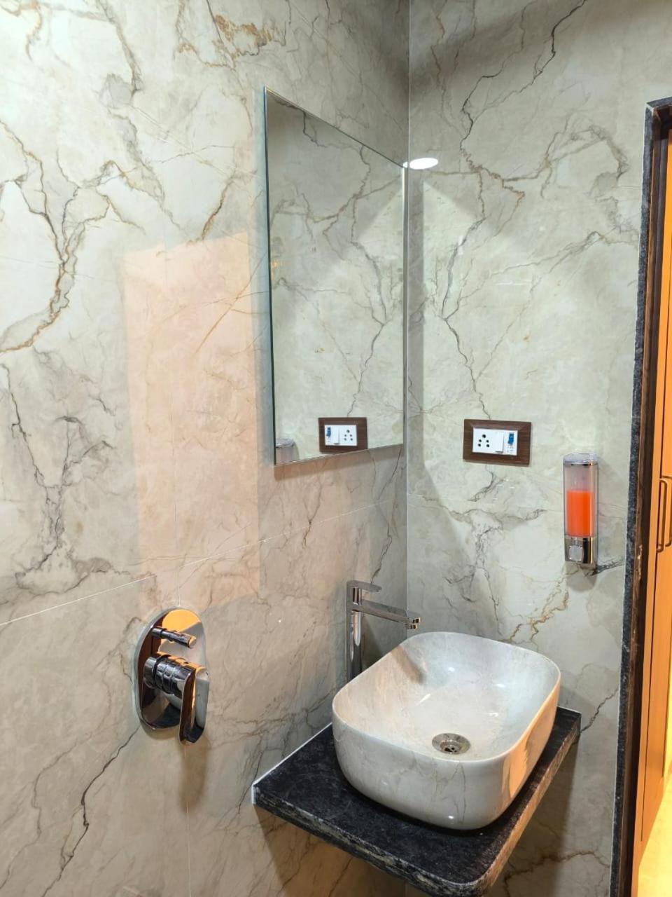 Hotel Sharan Residency Navi Mumbai Exterior foto